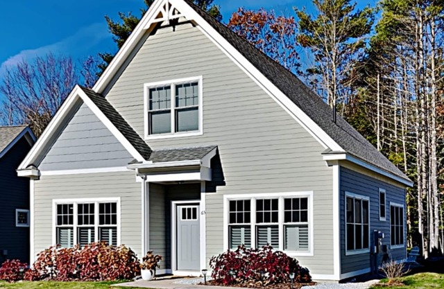 Salt Life A Charming Cottage loaded w/ Amenities Inc. Pool