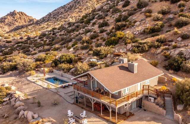 Salt Water Pool, Spa, Sauna, Piano, Cinema Room, Views, Walk To Pappy's