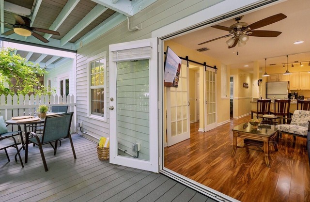 << SALTWATER HARMONY @ THE SHIPYARD >> Charming Condo & Pool + LAST KEY SERVICES ...