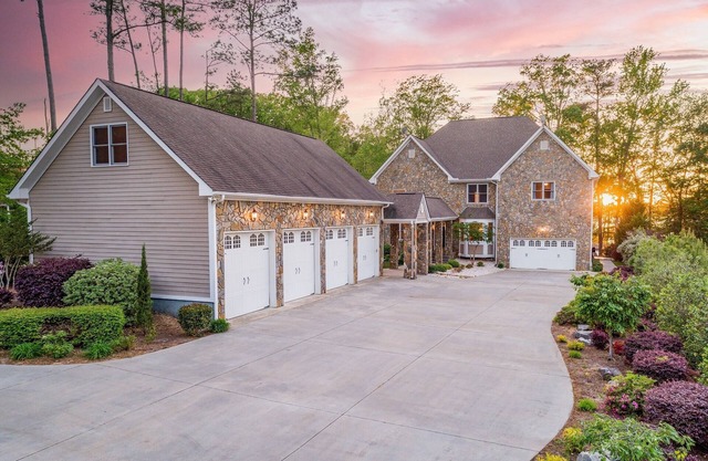 💥 Saltwater Pool, 8 Bedrms, Sunset Views, Main Lake Cove, Pets🥇