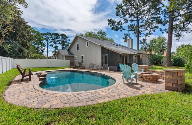 Turquoise Oasis I Family & Dog Friendly I Saltwater Pool I Firepits