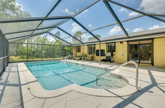 Saltwater Pool & Lanai: Lehigh Acres Escape!