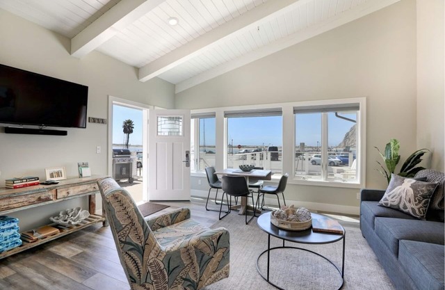 Salty Sisters Suites at Morro Rock - large suite with rock view
