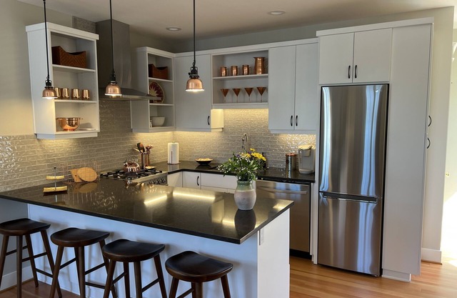 Salty Vons Waterfront Inn - Studio located in Coupeville Historic District