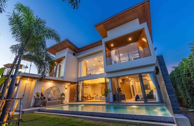 SALVINA Luxury Villa Phuket, 3 bedrooms, pool, jacuzzi, parking
