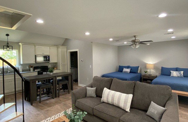 Sam Rayburn Mid Lake Duplex Cabin B