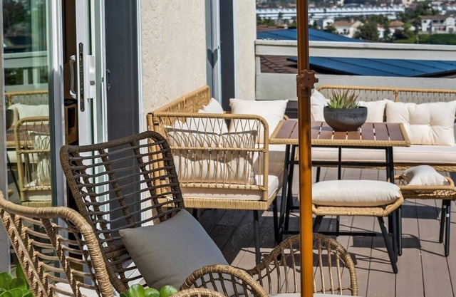 San Diego Coastal Home With Downtown Views! 5 Bedroom Home by RedAwning
