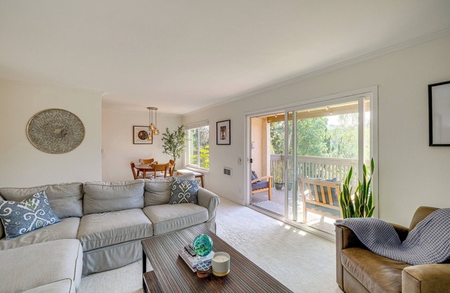 San Diego Condo w/ Pool Access ~ 2 Mi to Beach!