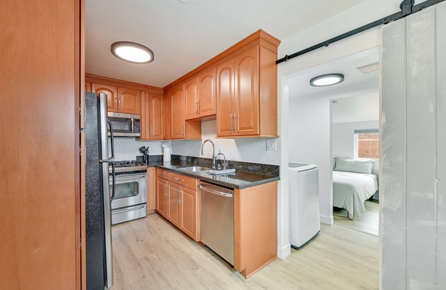 San Diego Home w/Patio, 1 Mi to Balboa Park!