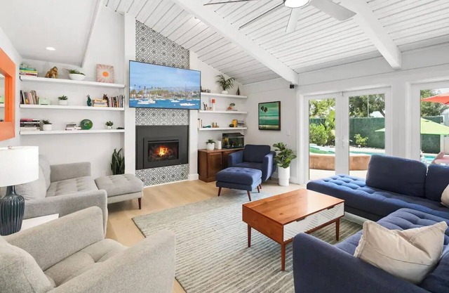 San Diego Oasis- A Retro Retreat w/ King Size Bed!