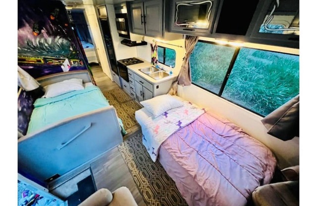 San Diego RV Down Town 20 Minutes Sea World 25 Min
