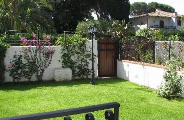 San Felice Circeo: Charming halbuntergeschosswohnung in Villa am Meer mit direktem Zugang zum Strand