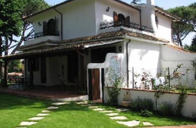 San Felice Circeo: Herrliche Villa in der exklusiven Aufenthalt am Meer mit eigenem Zugang zum Strand