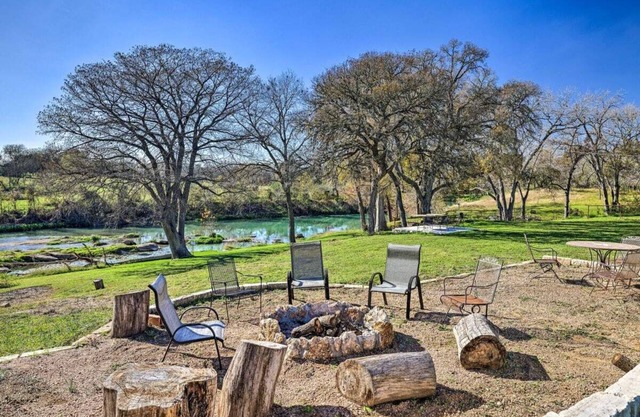 San Marcos 1 AC Gentle Slope Waterfront. Converted Dairy Barn, Pickleball court!