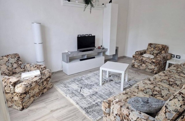 San Miniato 2-Bed Villa, Sleeps 6 with Parking
