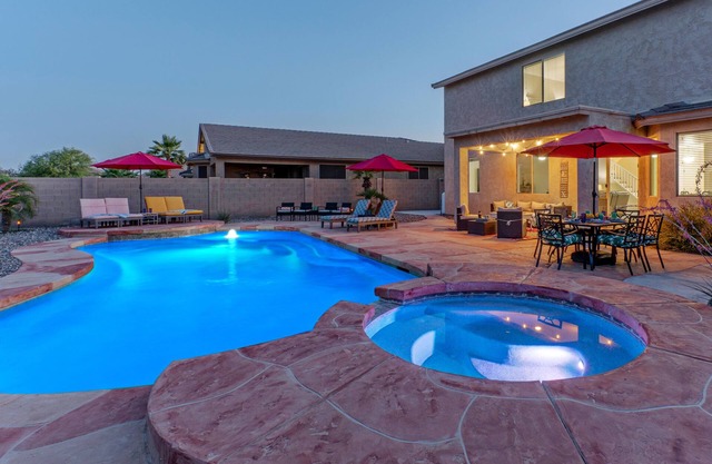 San Tan Valley: Ideal for Golfers/Hikers/Bikers, Pvt Htd POOL, Spa, Covered Patio, 2 Bikes
