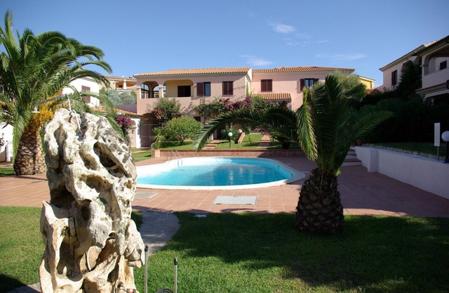 San Teodoro Wohnung in Residenz mit Schwimmbad