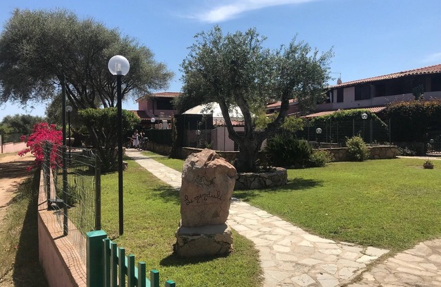 'San Teodoro Holiday House A' mit WLAN, Klimaanlage und Terrasse