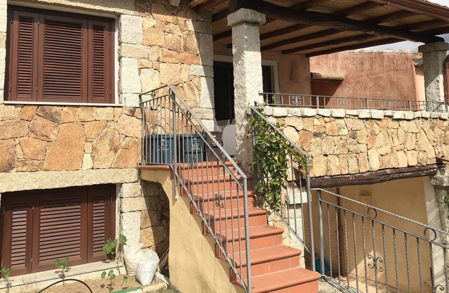 San Teodoro: Dreizimmerwohnung mit Garten