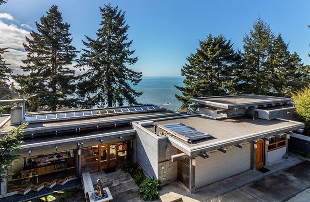 North Coast Sanctuary ~ Custom Home mit Meerblick, Decks, Terrassen und Whirlpool
