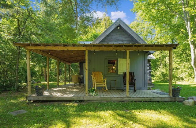 Sanctuary in the Woods: Historic Log Cabin on 30 secluded acres with trails