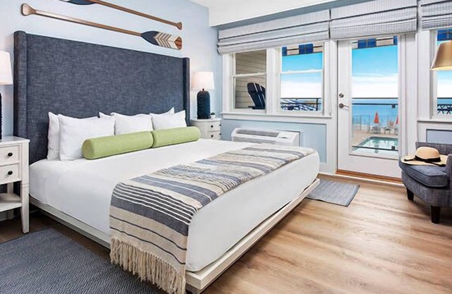 Sanctuary of Comfort! Ocean Front Unit, Private Beach Area and FREE Parking!