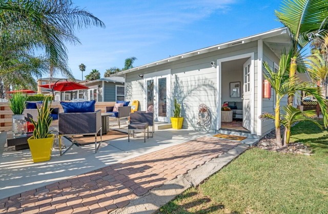 "SAND BAR" HOUSE! King Bed 100 Steps to Ocean!