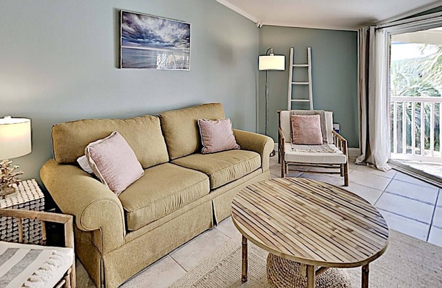 Bay Views From Your Private Balcony! Close to Beach Access