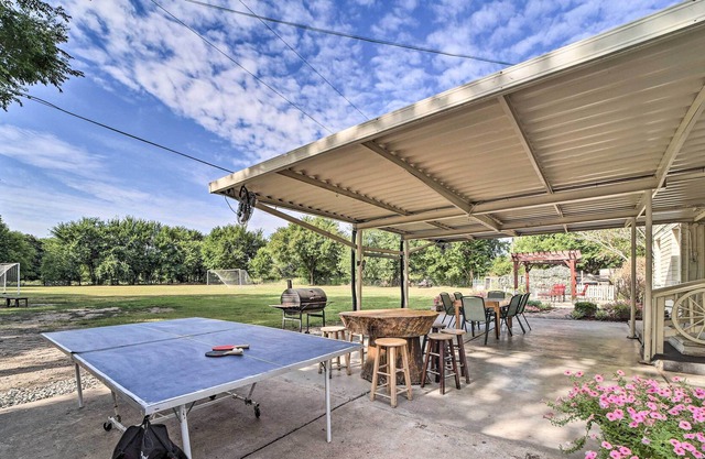 Sand Springs Home w/ Large Yard: 3 Mi to Lake