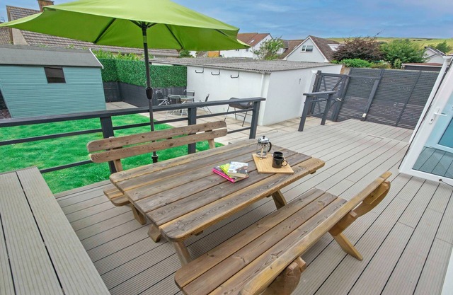 Sandbanks Sleeps 4 Beach Pass & 1 Dog