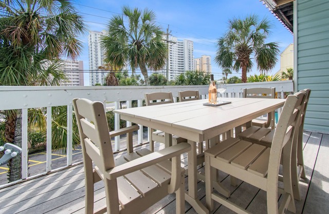 Sandcastle #7- w/pool, 2 min to beach, pup friendly!