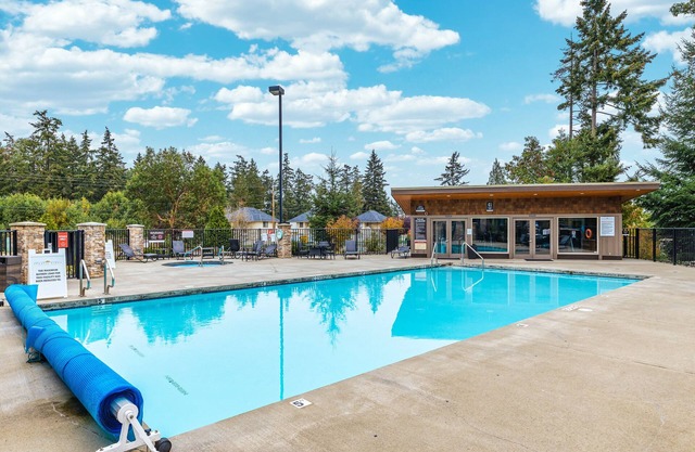 SandCastle Shores - 2 bedroom newly built Parksville townhome with beach access
