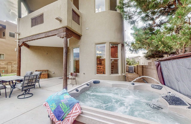 Sandia Sun Escape W/Hot tub & Minigolf