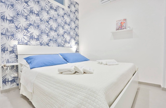 Sandra's Apartment new cozy comfortable in the center of Salerno