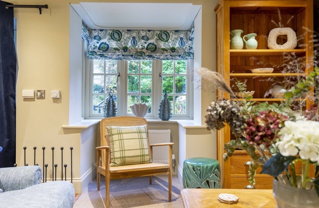 Sandsend - Gardeners Cottage - sleeps 4 guests in 2 bedrooms
