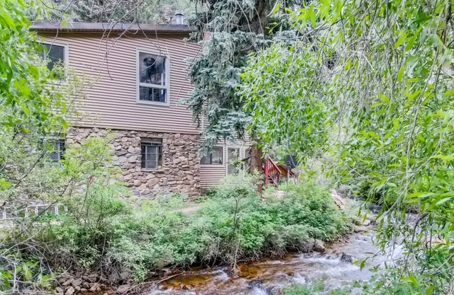Sandstone Modern Work & Play Waterfront Condo!
