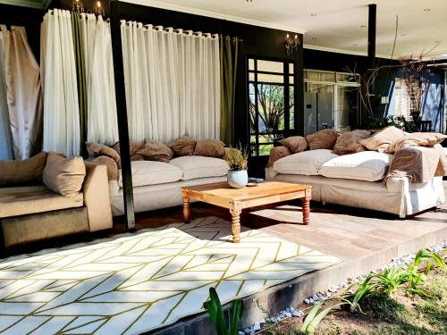 Sandton Guesthouse 5 Bedrooms 6 Beds Pool Tennis Court Free WIFI