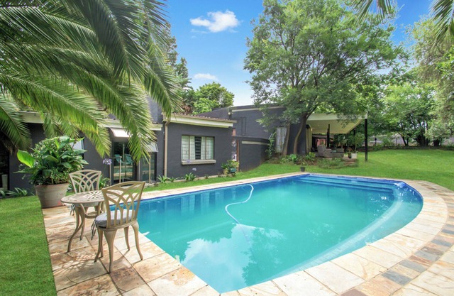 Mindfullness Retreat Guesthouse, Dog Husky Rescue