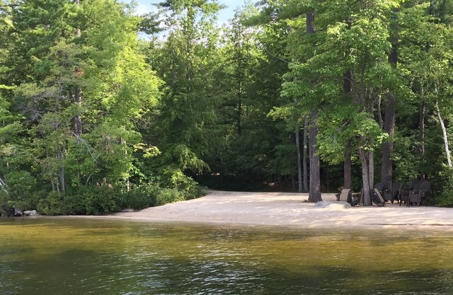 Sandy beach,1st floor bedrooms, A/C, gorgeous10-acre setting, famous architect