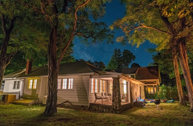 Sandy Beach Cottage am Torch Lake in Alden