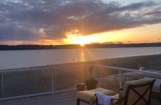 Sandy Beach Front Cottage with great Sunsets