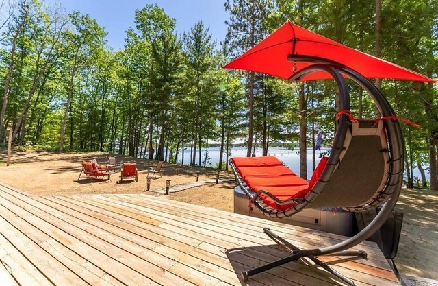 Sandy beach house property in Ottawa Valley