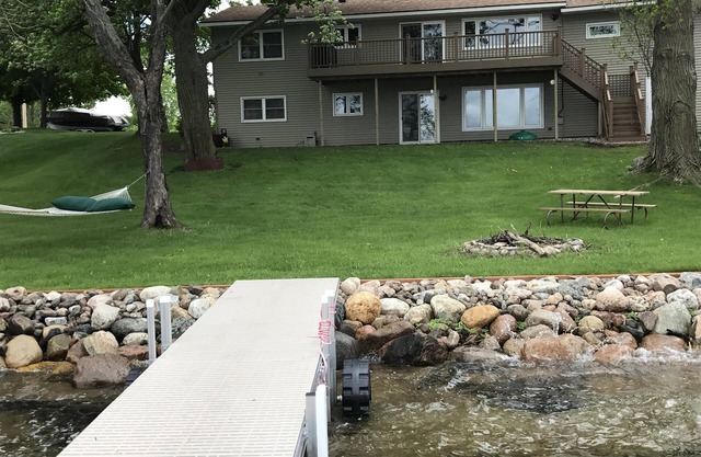 Level viel, harter Sandstrand, 4BR / 2BA, 110 'Küste, 2 Küchen, angeschlossene Garage