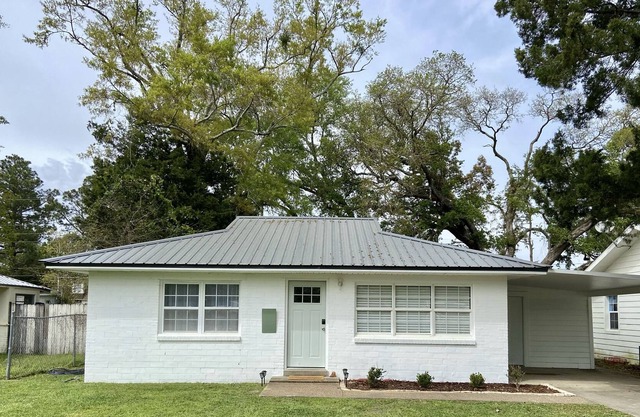Sandy beach, OWA, Tournaments, Pet Friendly & Downtown!