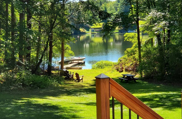 Sandy Cove-Goodyear Lake - Private, large yard, hot tub, swimming, fishing