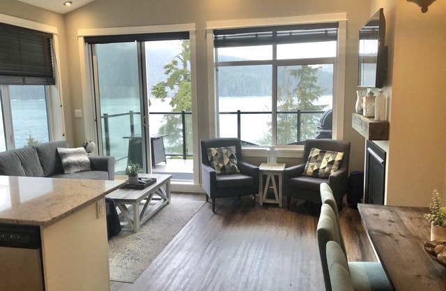 Sandy Feet Retreat-Modern Oceanfront Cottage mit unschlagbarer Aussicht!