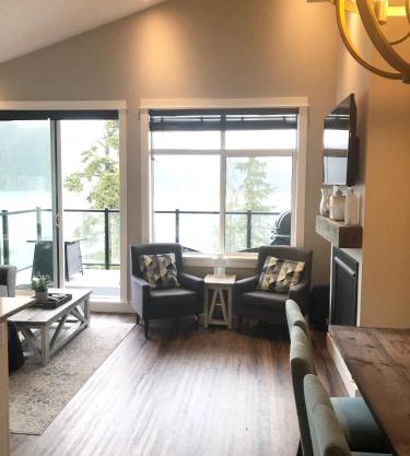 Sandy Feet Retreat Port Renfrew- Oceanfront 2BR modern cottage