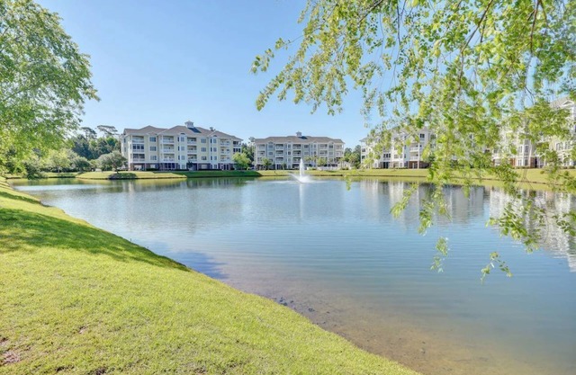 Sandy Feet Retreat~3br Condo,Pond view,Pool &more