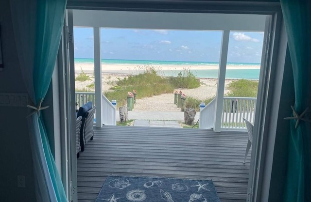 Sandy & Salty Beach Cottage