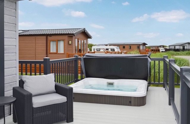 Sandy Shore - UK37724